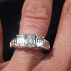 Breathtaking diamond trilogy ring 2.10ct