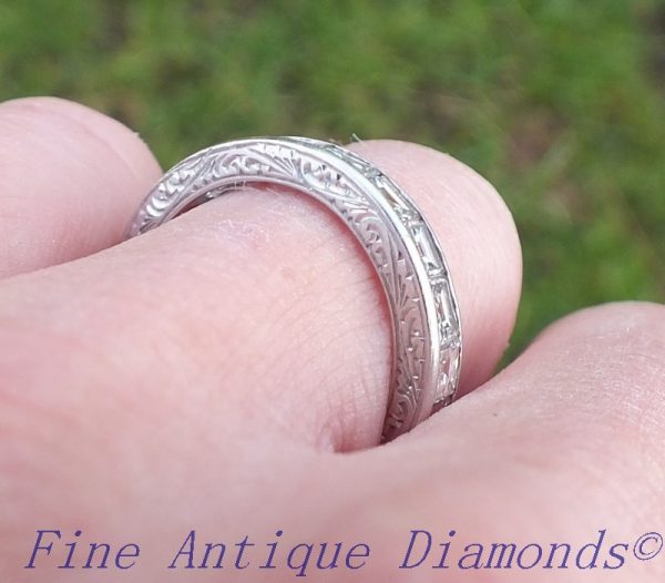 Engagement style antique diamond ring