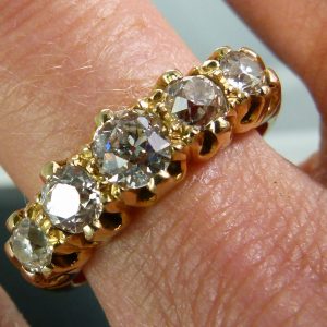 Lovely victorian 5 stone 1.50 ring