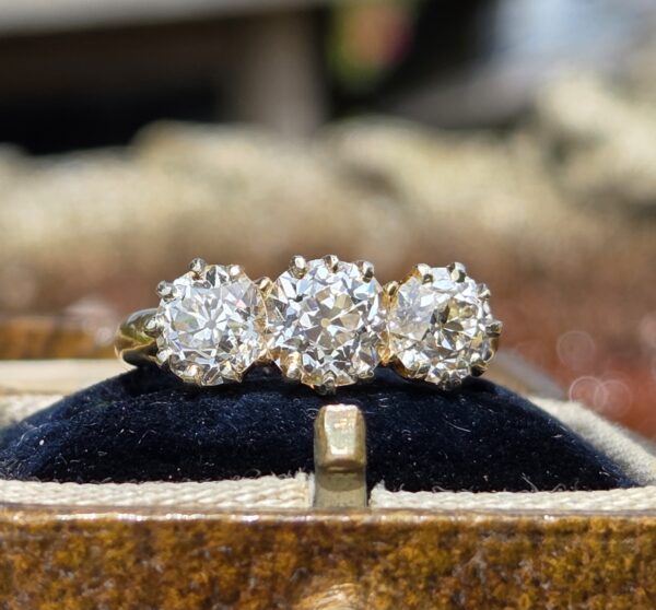 SOLD.  Top quality Diamond Trilogy ring - Image 7