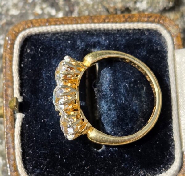 SOLD.  Top quality Diamond Trilogy ring - Image 3