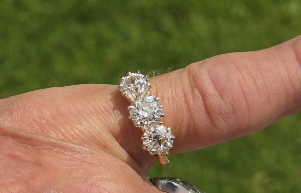 SOLD.  Top quality Diamond Trilogy ring - Image 5