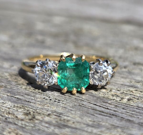Colombian Emerald & Diamond Trilogy ring - Image 9
