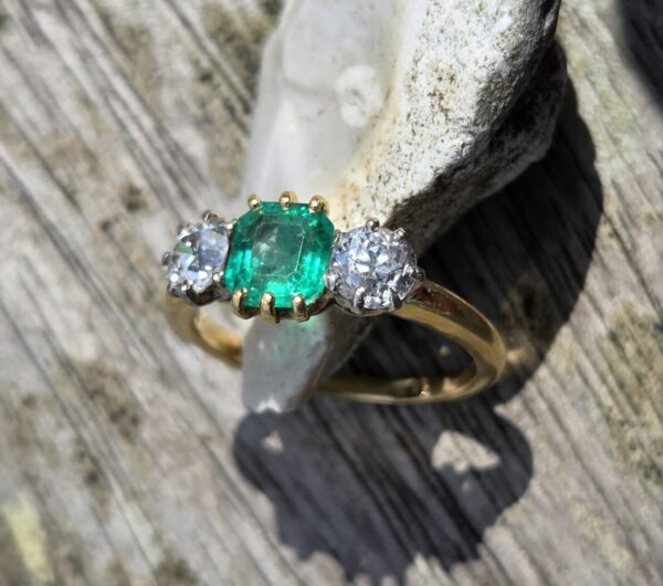 Colombian Emerald & Diamond Trilogy ring - Image 8