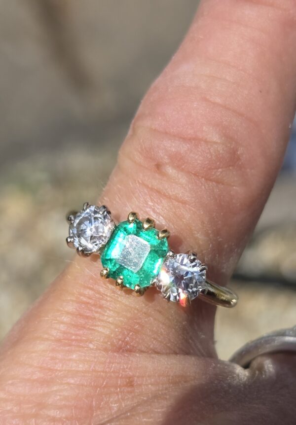 Colombian Emerald & Diamond Trilogy ring - Image 4
