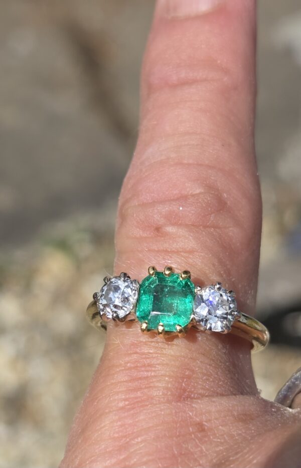 Colombian Emerald & Diamond Trilogy ring - Image 6
