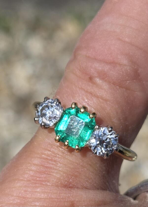 Colombian Emerald & Diamond Trilogy ring - Image 2