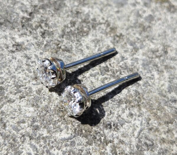 Super Old Cut Diamond Stud earrings - Image 4