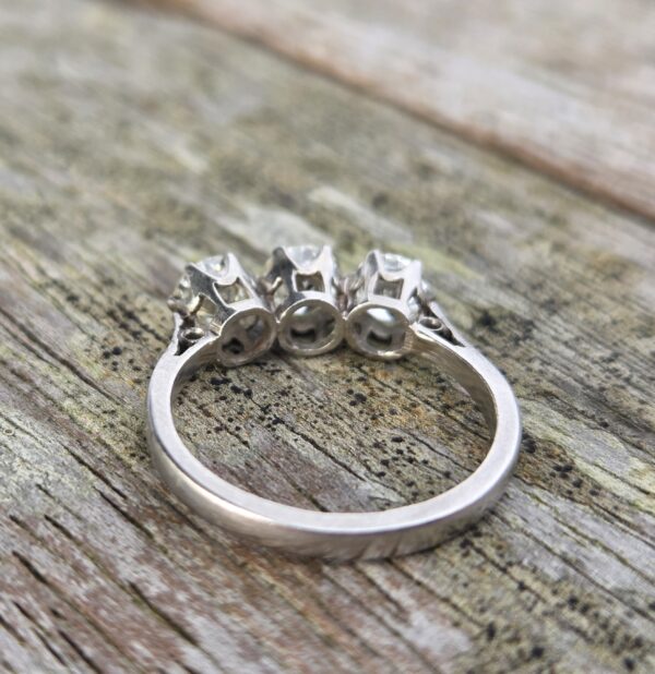 Superb Diamond Trilogy ring - Image 5