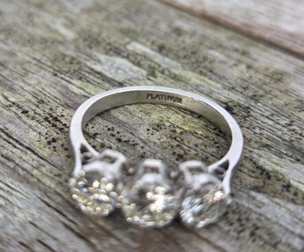 Superb Diamond Trilogy ring - Image 6