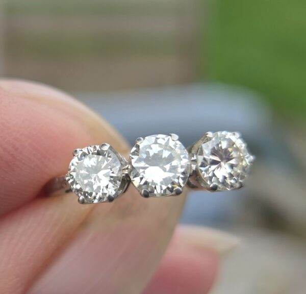 Superb Diamond Trilogy ring - Image 7