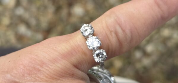 Superb Diamond Trilogy ring - Image 8