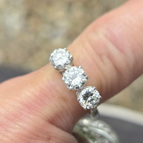 Superb Diamond Trilogy ring - Image 10