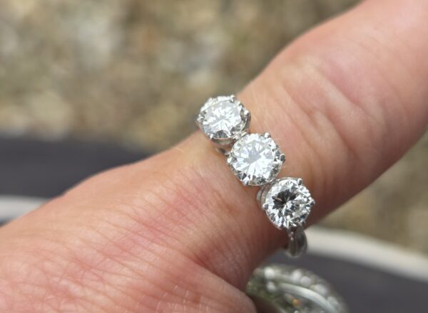 Superb Diamond Trilogy ring - Image 11