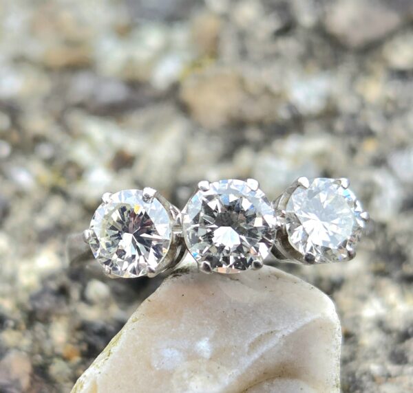 Superb Diamond Trilogy ring - Image 12