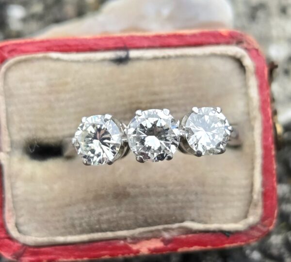 Superb Diamond Trilogy ring - Image 14