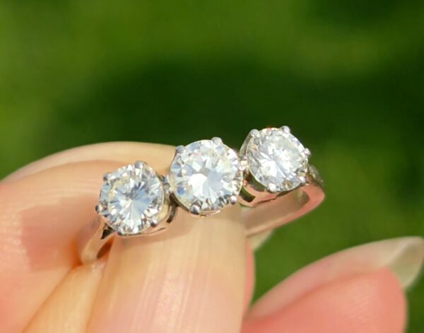Superb Diamond Trilogy ring - Image 2