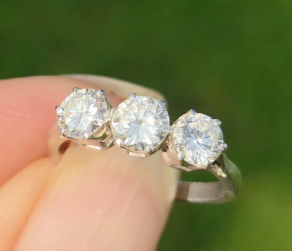 Superb Diamond Trilogy ring - Image 3