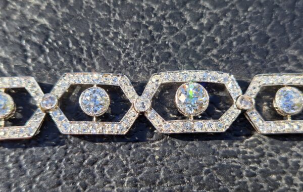 Art Deco at its finest! Just look at the necklace! - Image 2