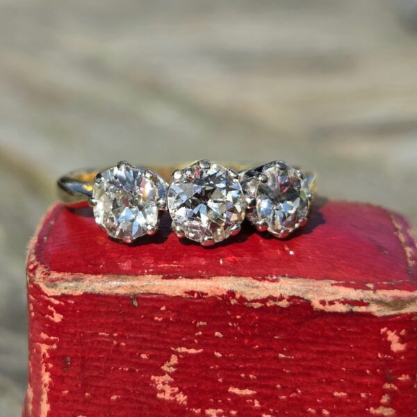 RESERVED. Lovely Old Cut Diamond Trilogy ring - Image 12