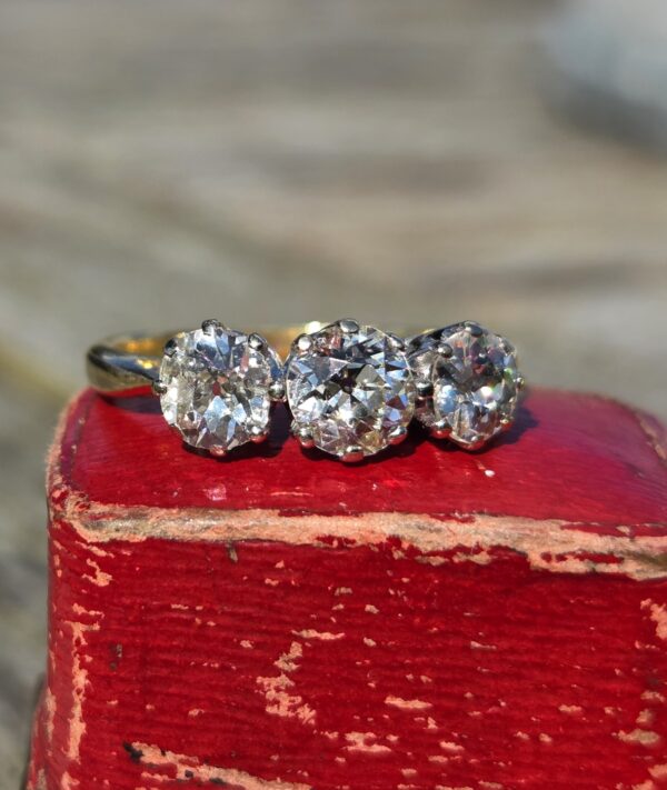 RESERVED. Lovely Old Cut Diamond Trilogy ring - Image 11