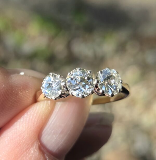 RESERVED. Lovely Old Cut Diamond Trilogy ring - Image 5