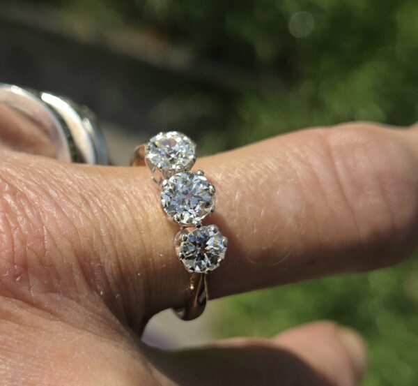 RESERVED. Lovely Old Cut Diamond Trilogy ring - Image 2