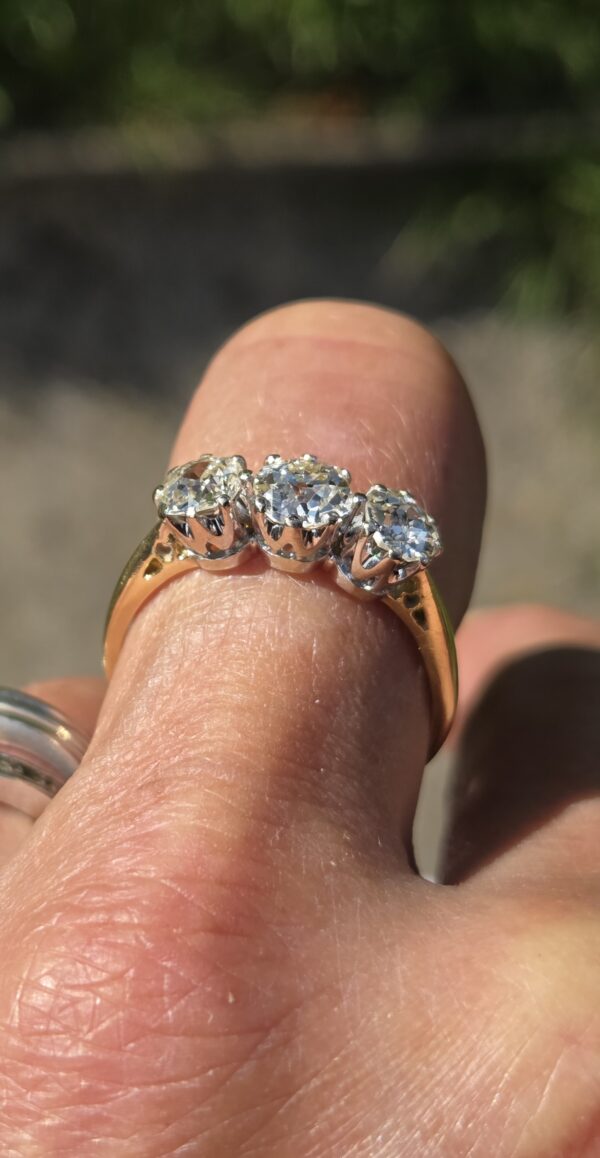 RESERVED. Lovely Old Cut Diamond Trilogy ring - Image 3
