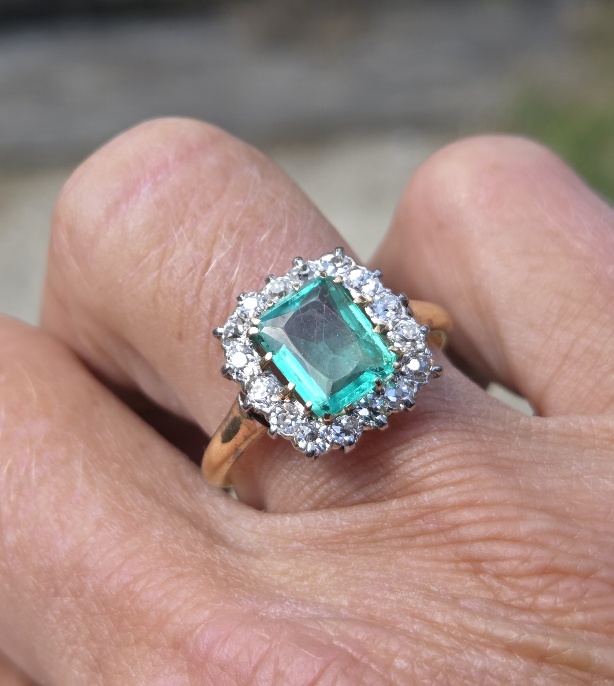Certified Antique Emerald & Diamond ring - Image 2