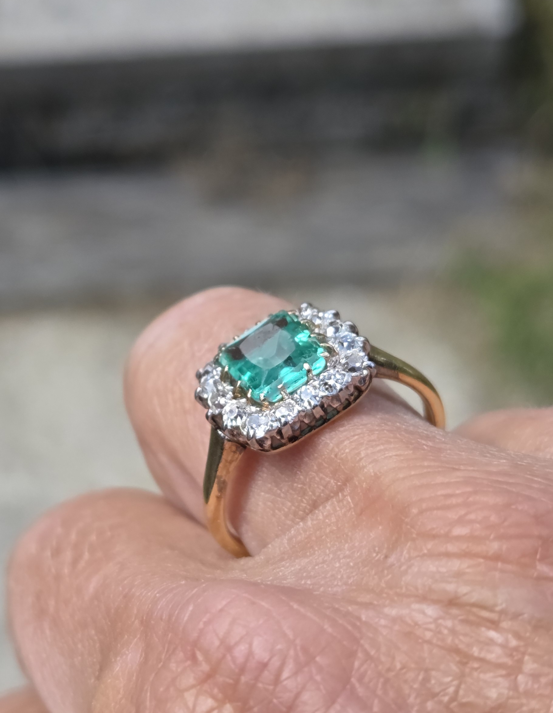 Certified Antique Emerald & Diamond ring - Image 3