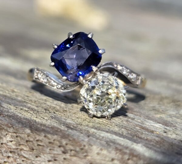 Toi et Moi, A rare Old cut Diamond & Sapphire ring - Image 4