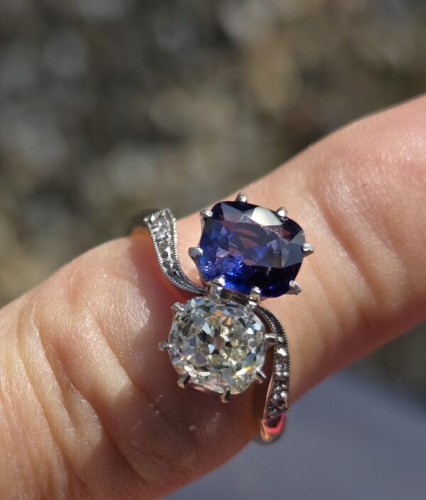 Toi et Moi, A rare Old cut Diamond & Sapphire ring - Image 6