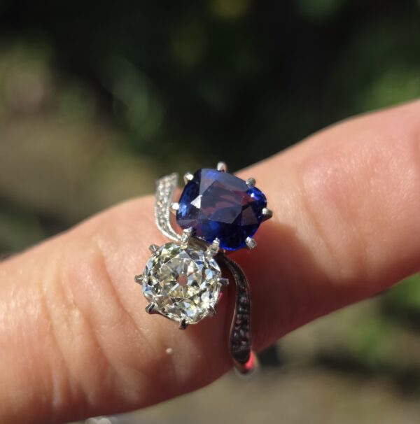 Toi et Moi, A rare Old cut Diamond & Sapphire ring - Image 8