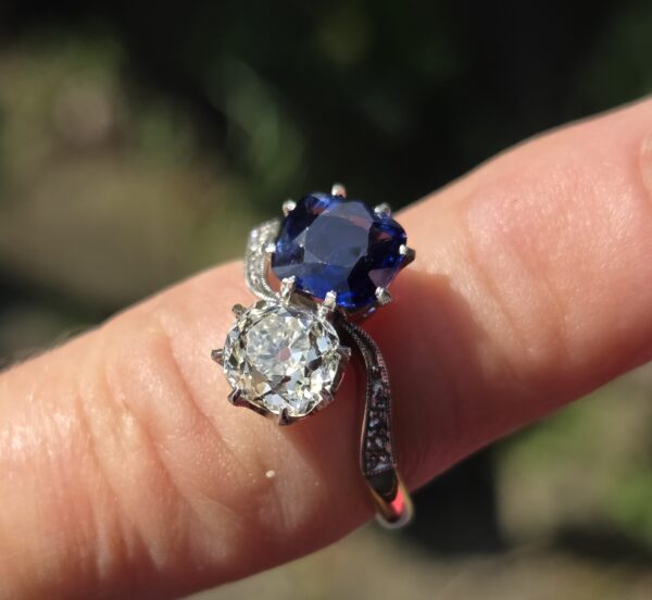 Toi et Moi, A rare Old cut Diamond & Sapphire ring - Image 9