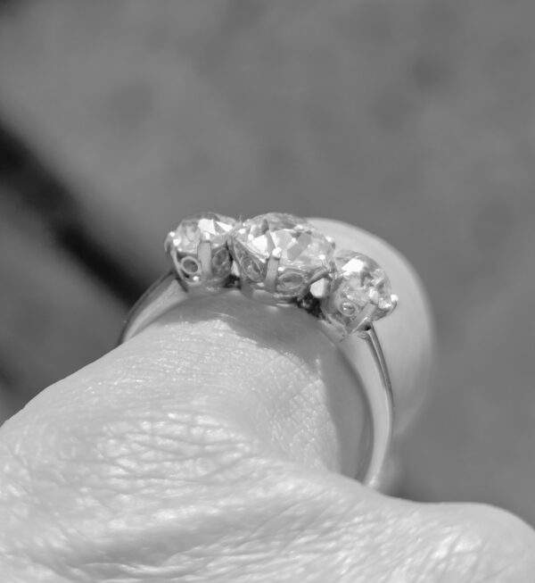 A Special Old Cut Diamond Trilogy ring - Image 5
