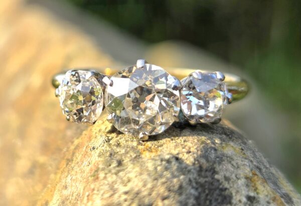 A Special Old Cut Diamond Trilogy ring - Image 9