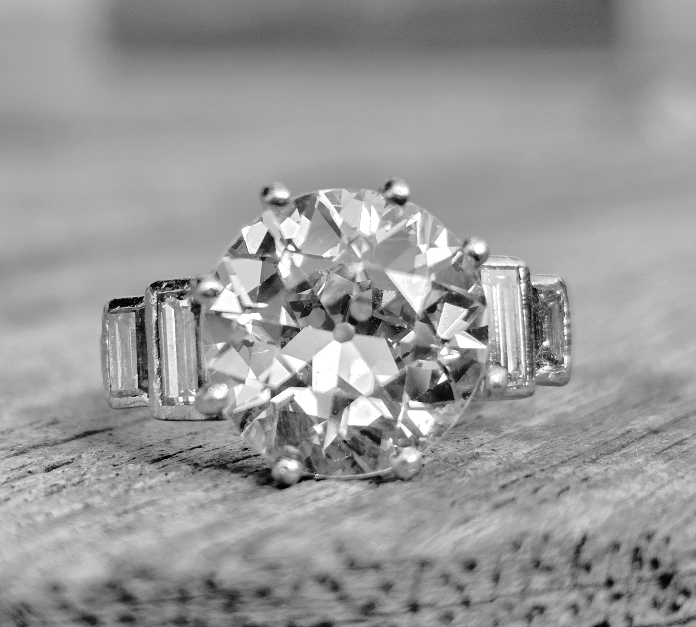 An Incredible 4.50ct Old Cut Diamond Ring - Image 2