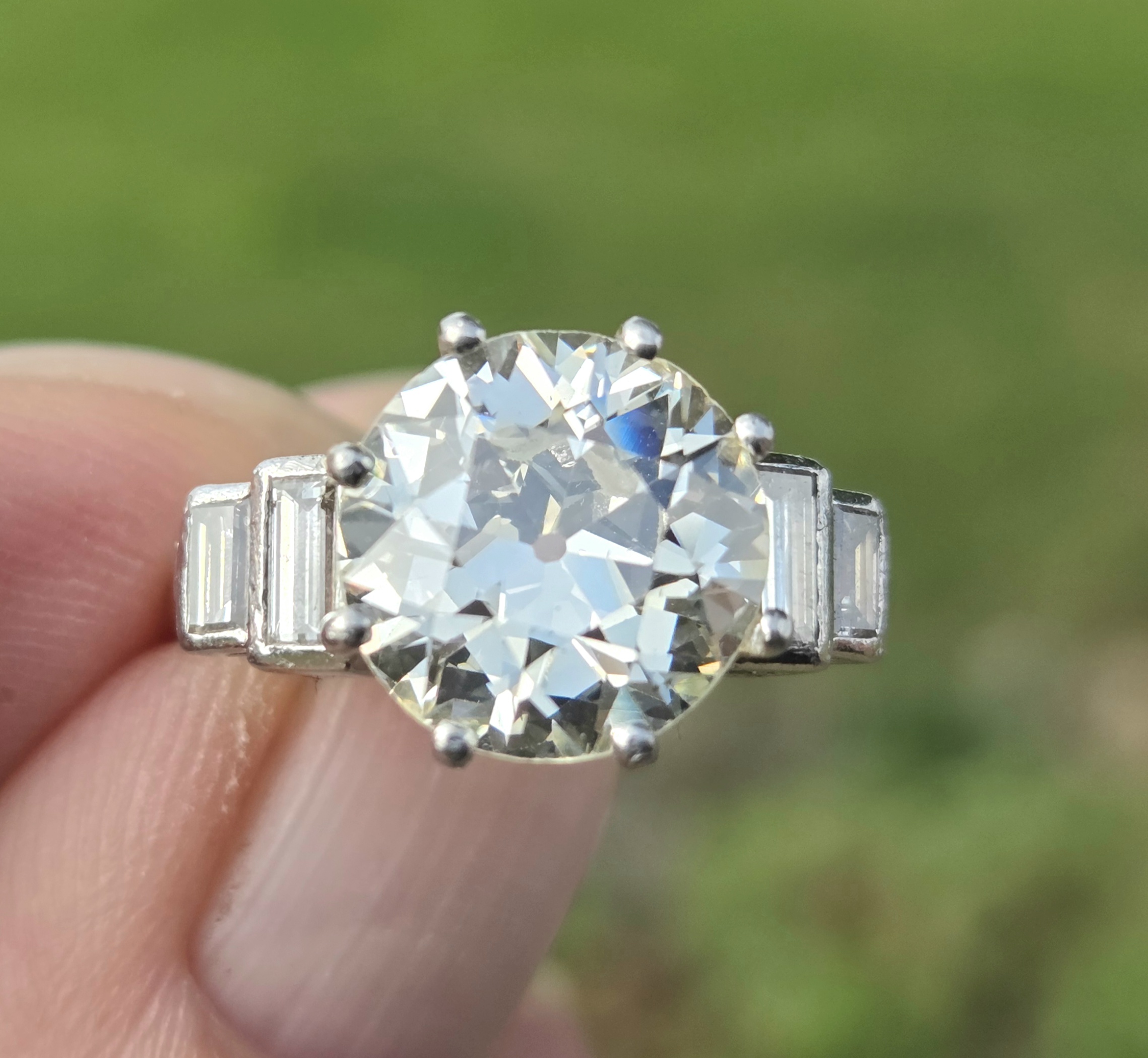 An Incredible 4.50ct Old Cut Diamond Ring - Image 6
