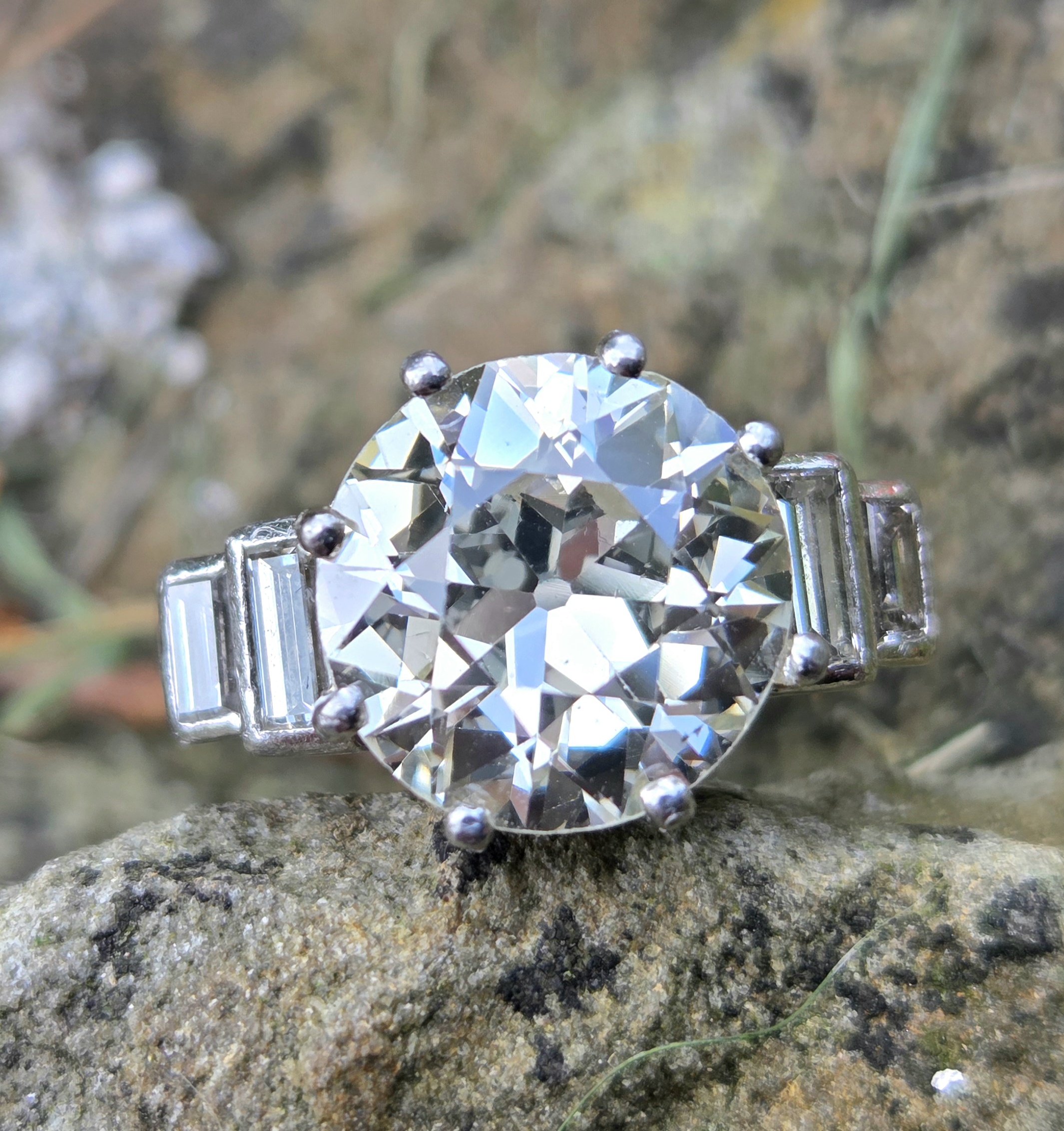 An Incredible 4.50ct Old Cut Diamond Ring - Image 8