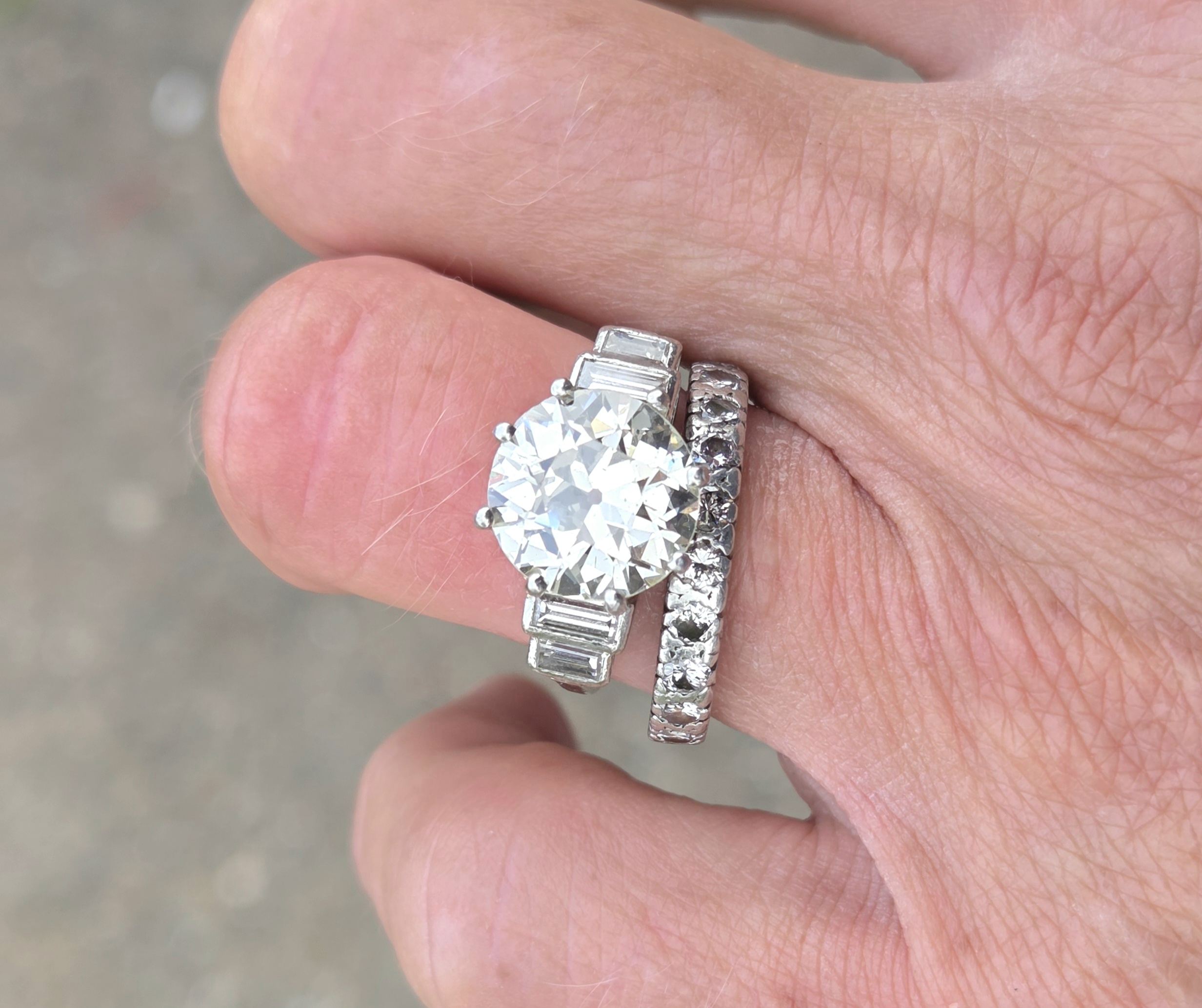 An Incredible 4.50ct Old Cut Diamond Ring - Image 3
