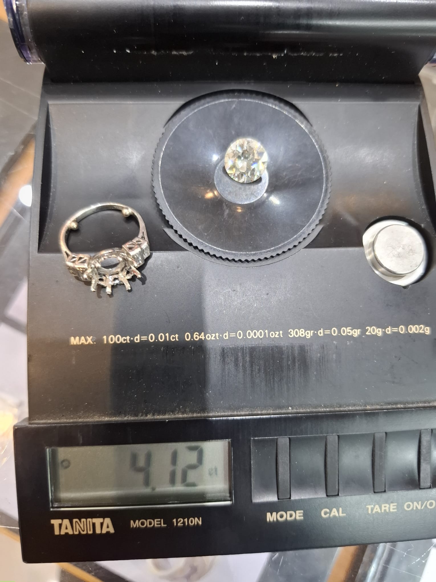 An Incredible 4.50ct Old Cut Diamond Ring - Image 9