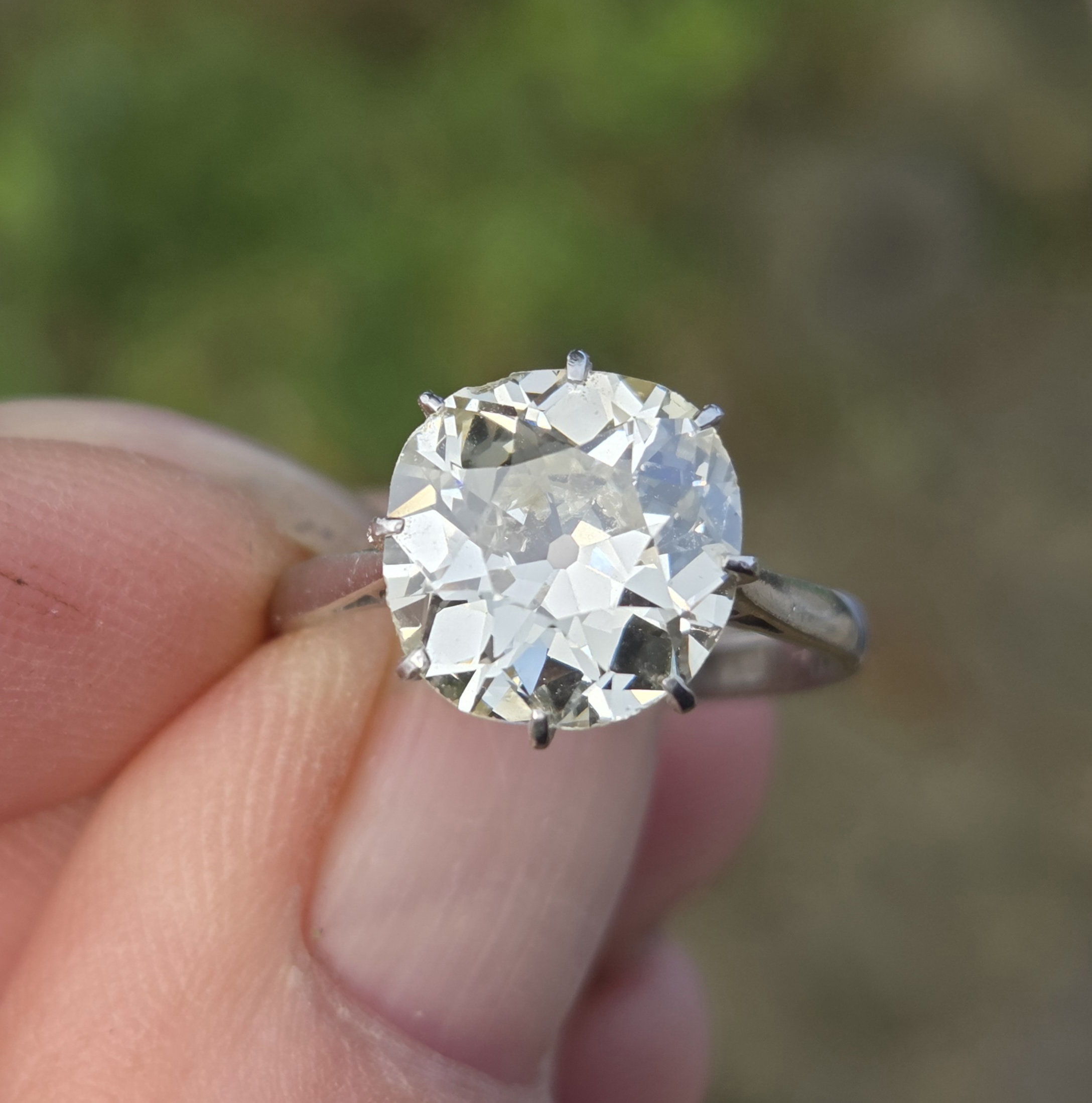 An Exceptional 3ct + Old Cut Diamond Solitaire ring - Image 6