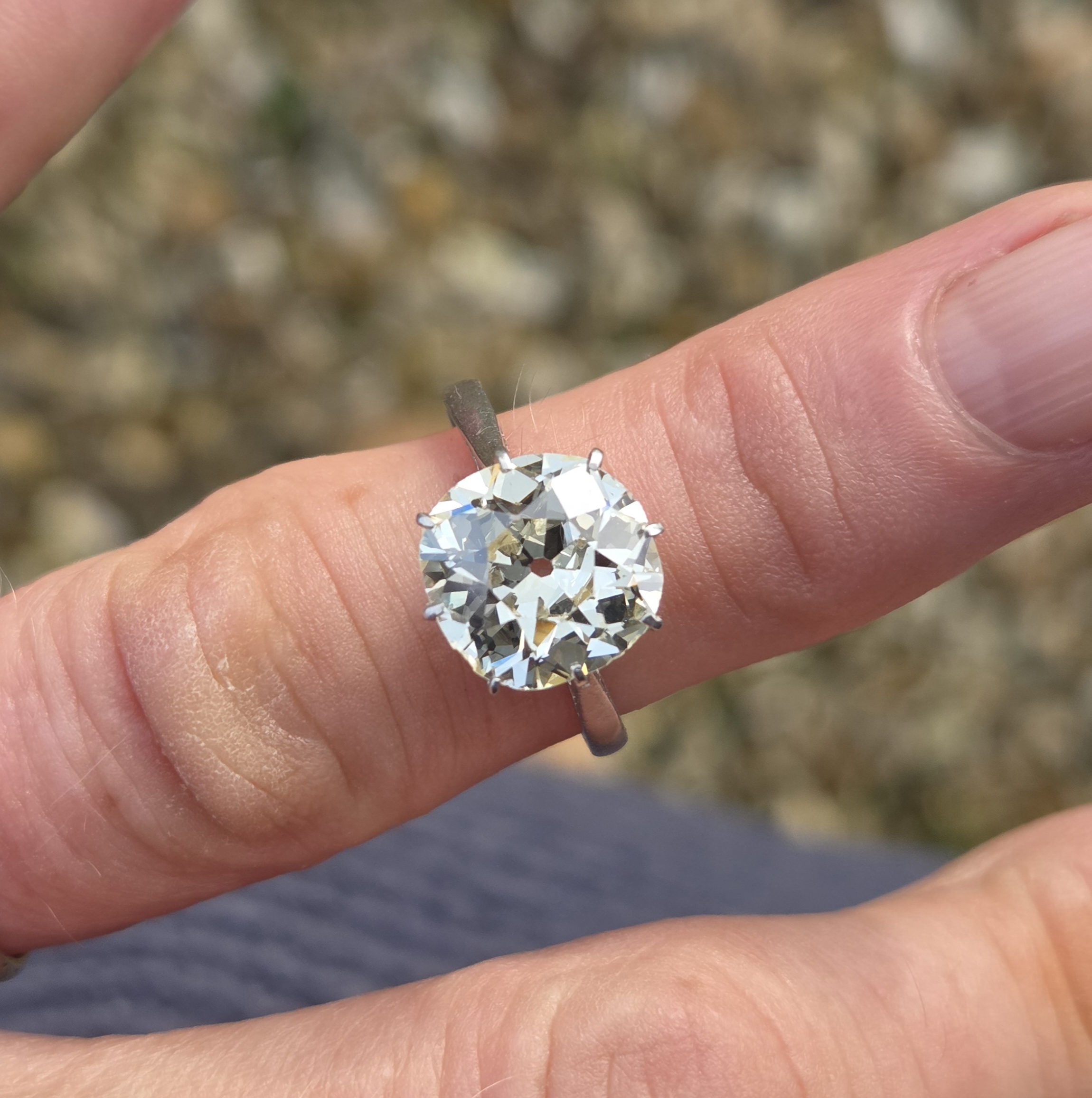 An Exceptional 3ct + Old Cut Diamond Solitaire ring - Image 9
