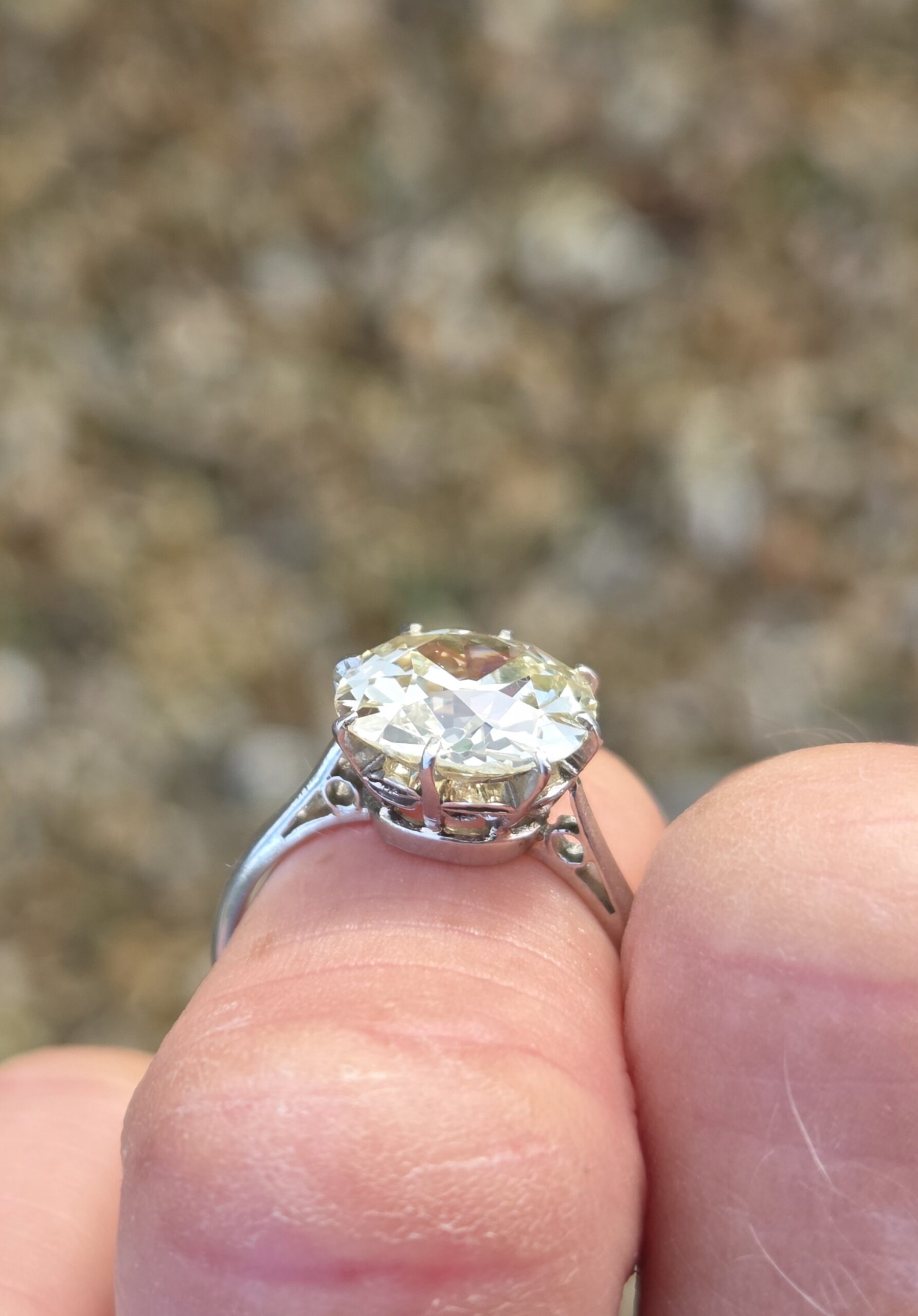 An Exceptional 3ct + Old Cut Diamond Solitaire ring - Image 11