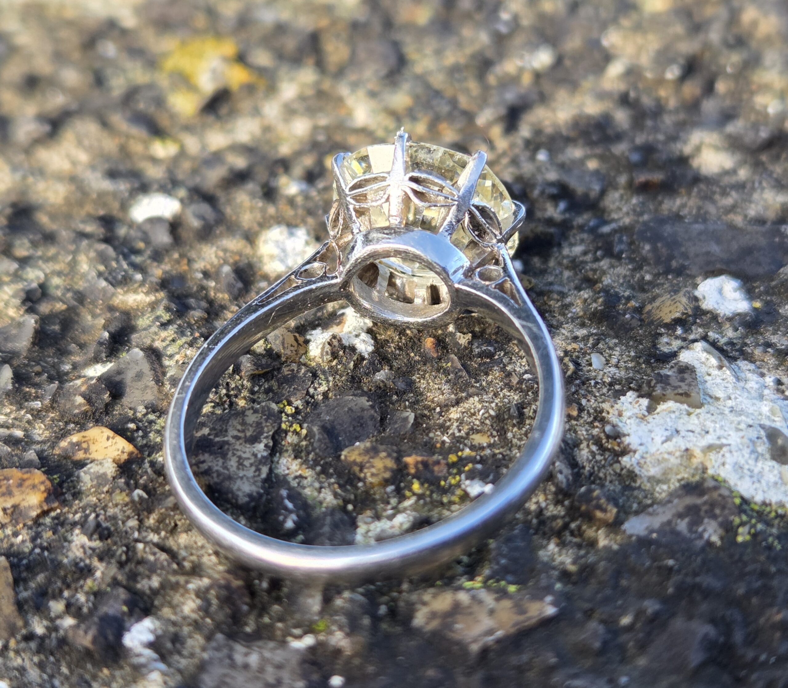 An Exceptional 3ct + Old Cut Diamond Solitaire ring - Image 5