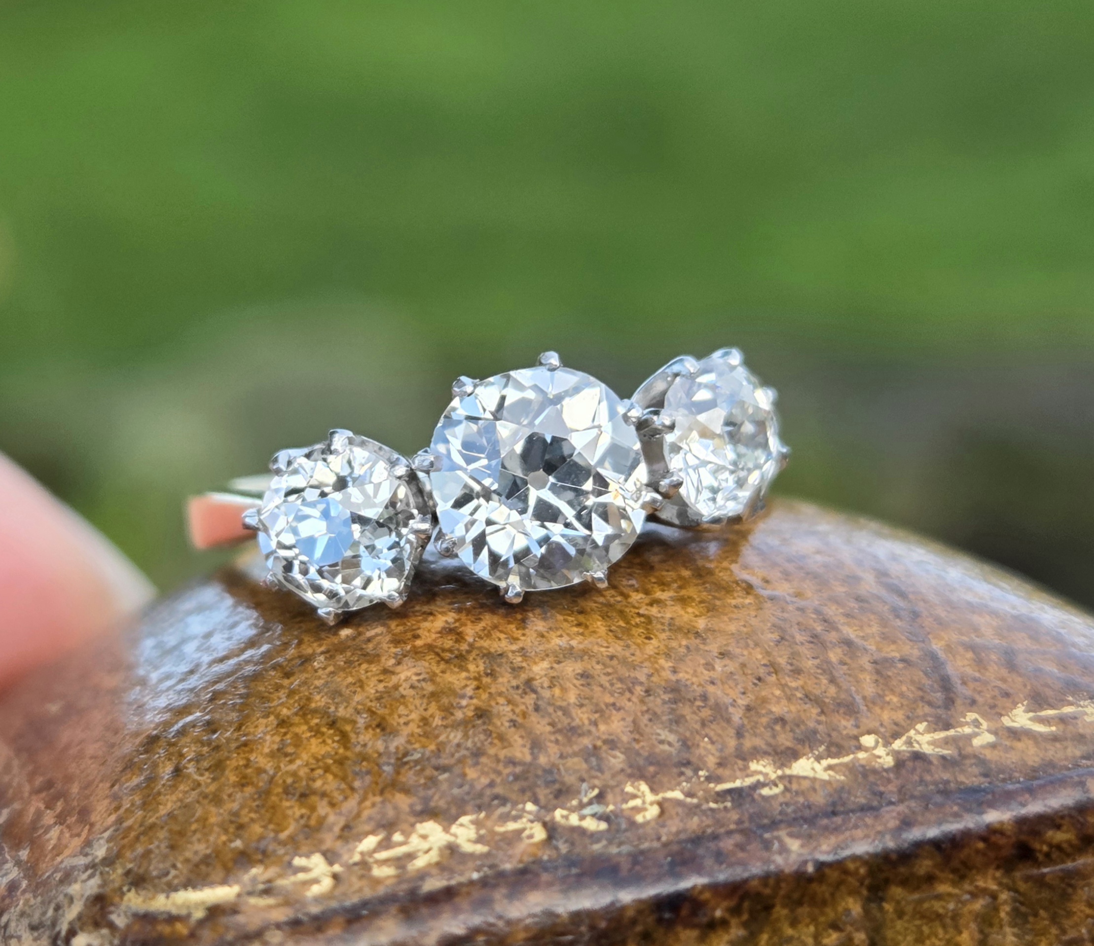 Exceptional 2ct Trilogy/3 stone ring - Image 2