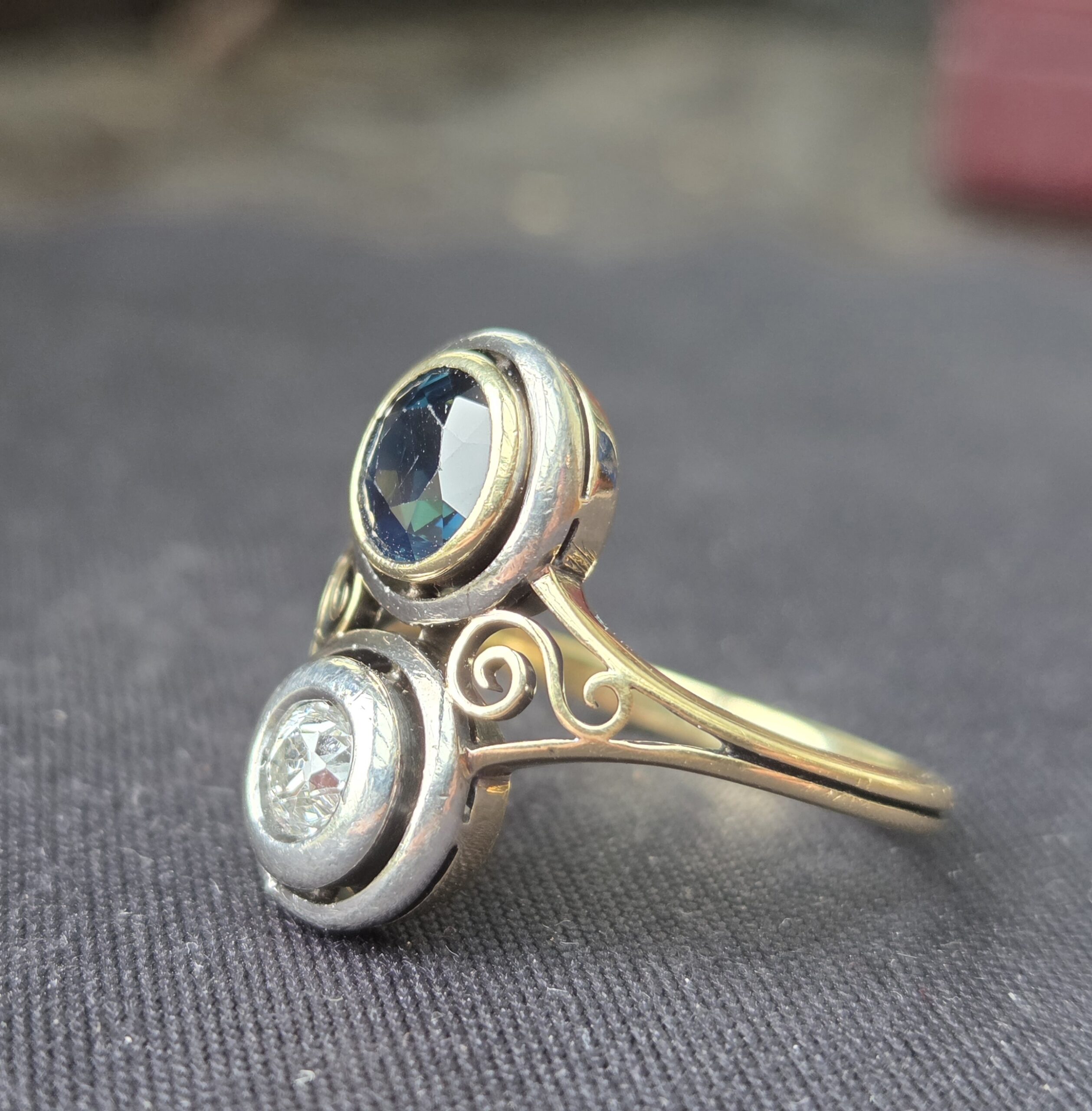 Lovely Art Nouveau Old mine cut diamond & Sapphire 2 stone - Image 2