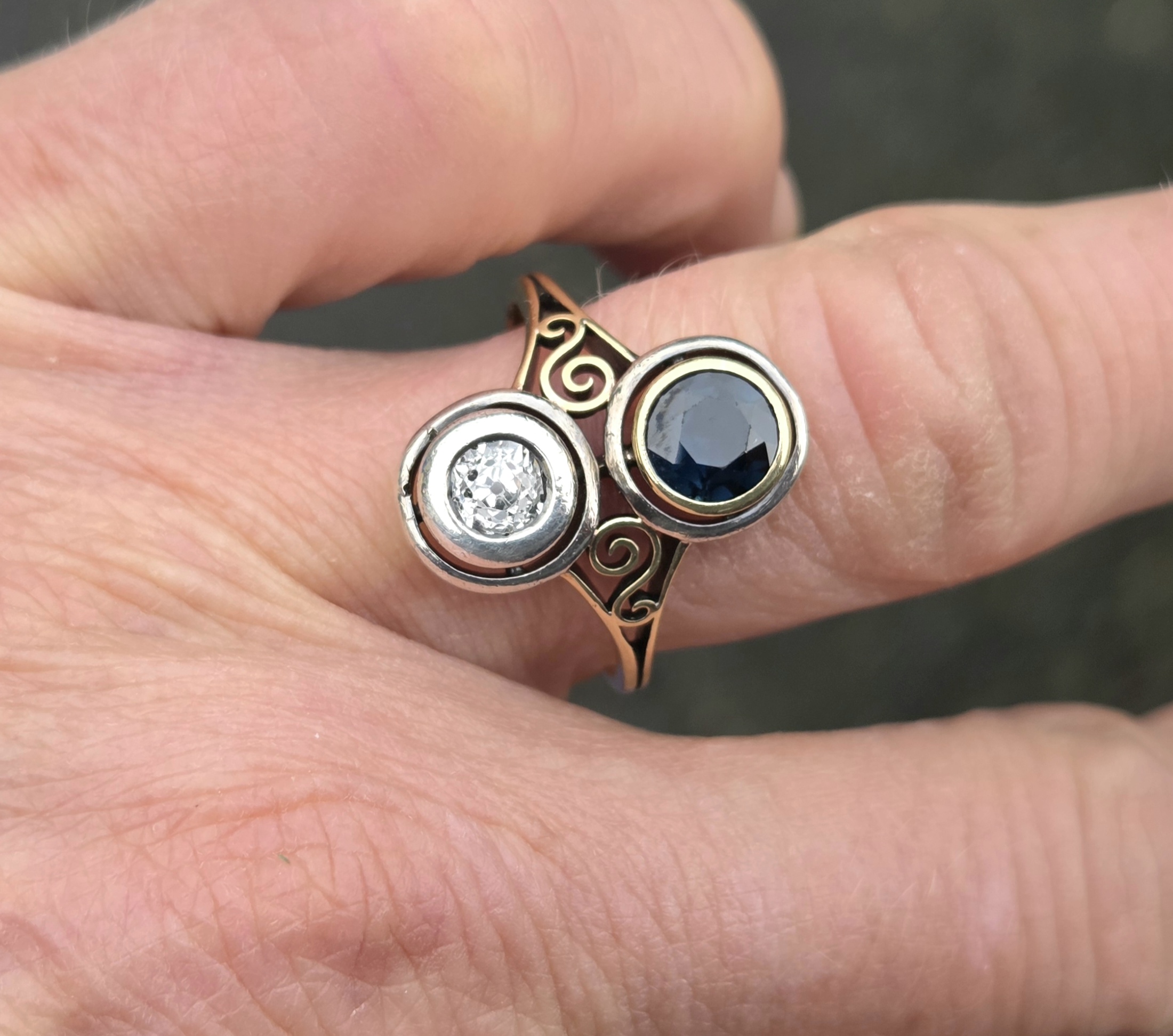 Lovely Art Nouveau Old mine cut diamond & Sapphire 2 stone - Image 8