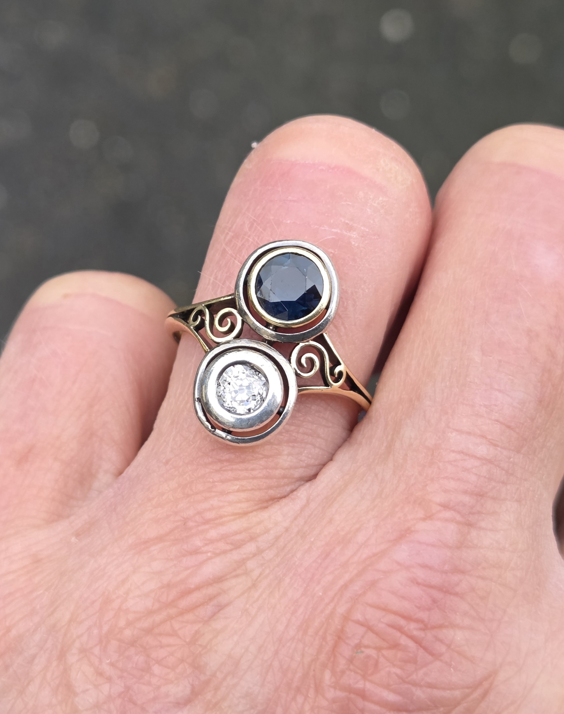 Lovely Art Nouveau Old mine cut diamond & Sapphire 2 stone - Image 9