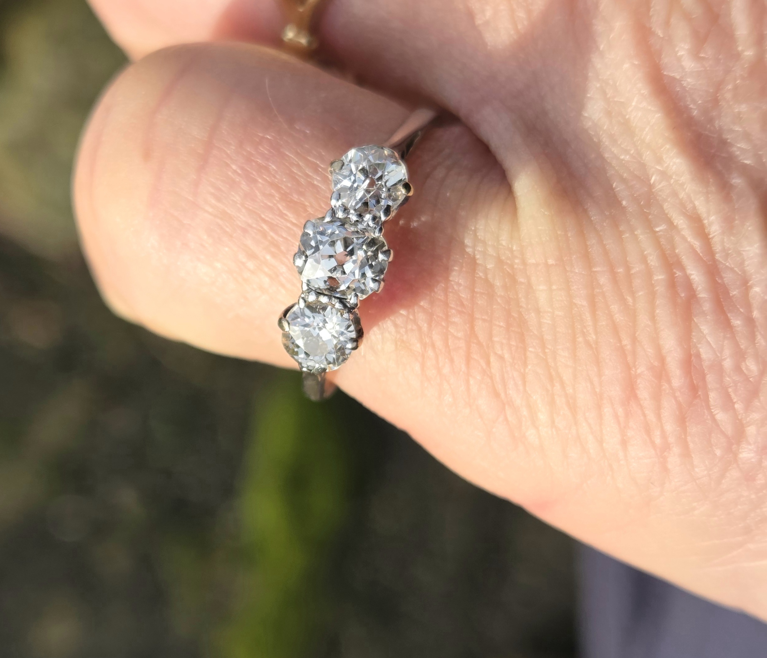 Gorgeous Old Cut Diamond Trilogy ring - Image 9